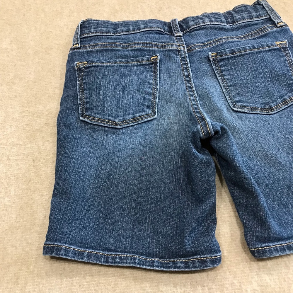 Old Navy Denim Blue Jean Shorts
Small 6 / 7 Regular
78% Cotton 20% Polyester - Picture 6 of 10